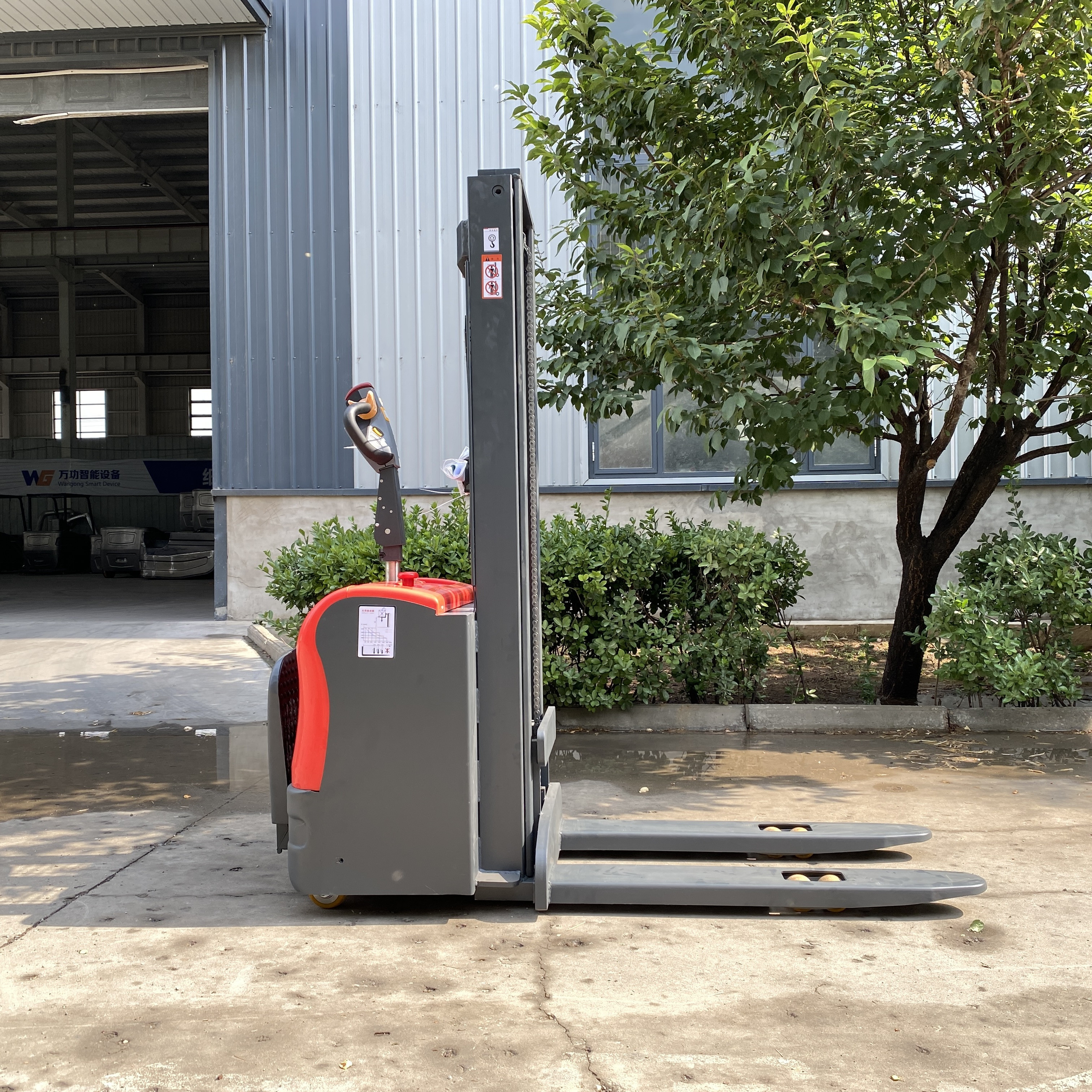 Electric Forklift - Electric Lifting 1500kg Self Loading Portable
