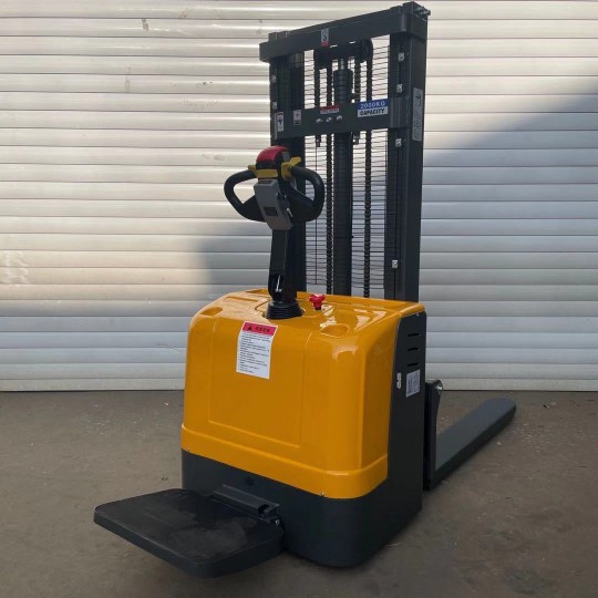 1.5 Ton Electric Stand-on Stac - đánh giá và giá Electric Forklift